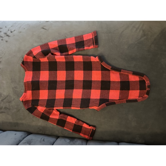 5/$10 Old Navy red/black plaid long sleeve onesie/bodysuit 18-24 months - Picture 3 of 3
